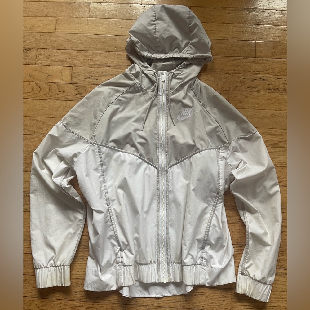 nike wind breaker